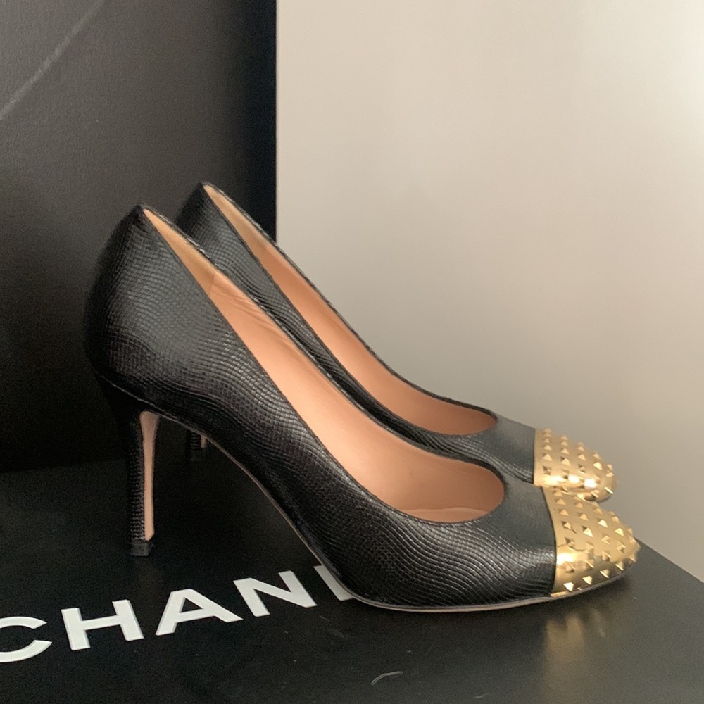 Valentino Studded Kitten Pump. Size 36.5